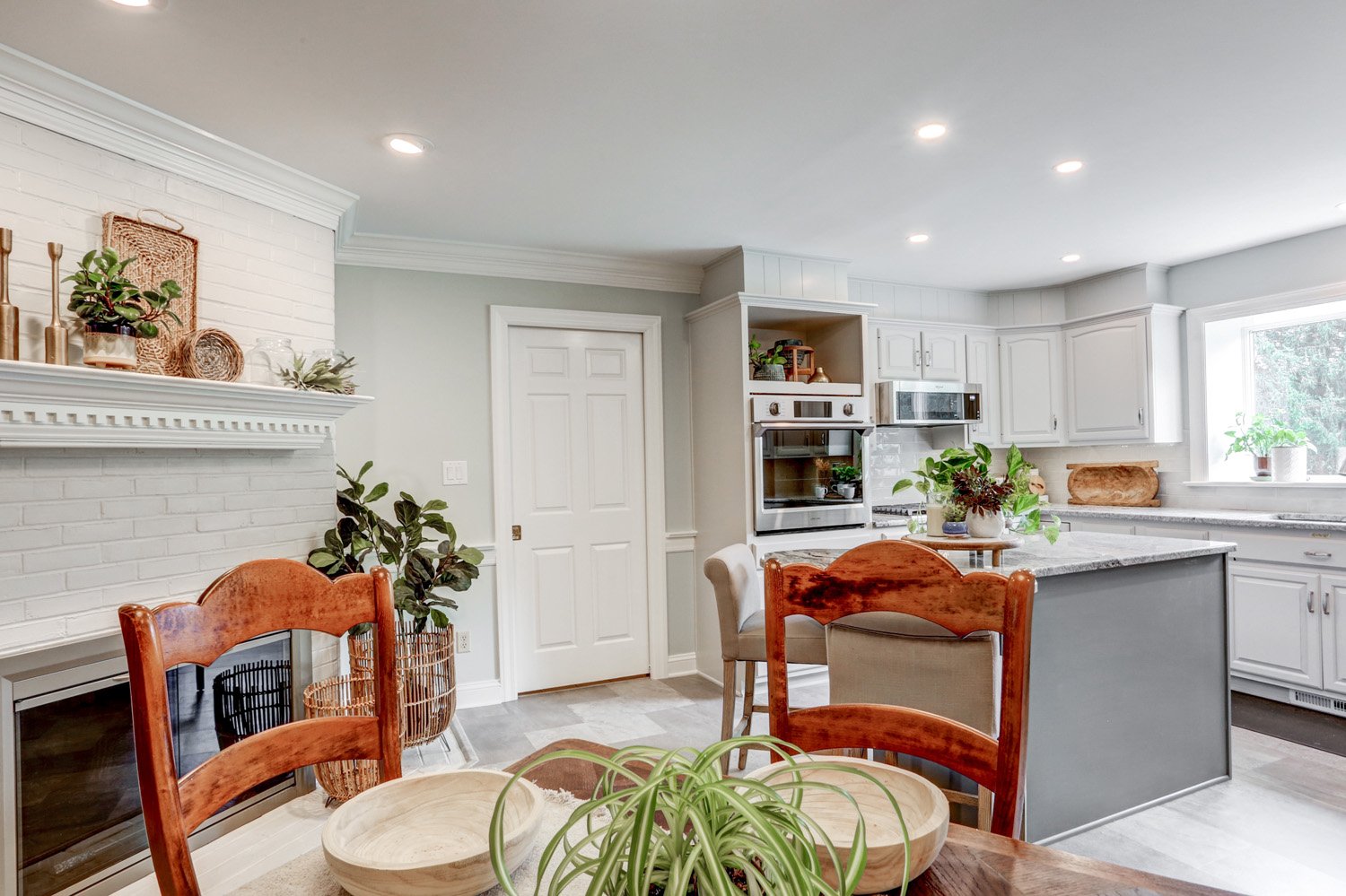 Conestoga Valley kitchen Remodel with eat in kitchen